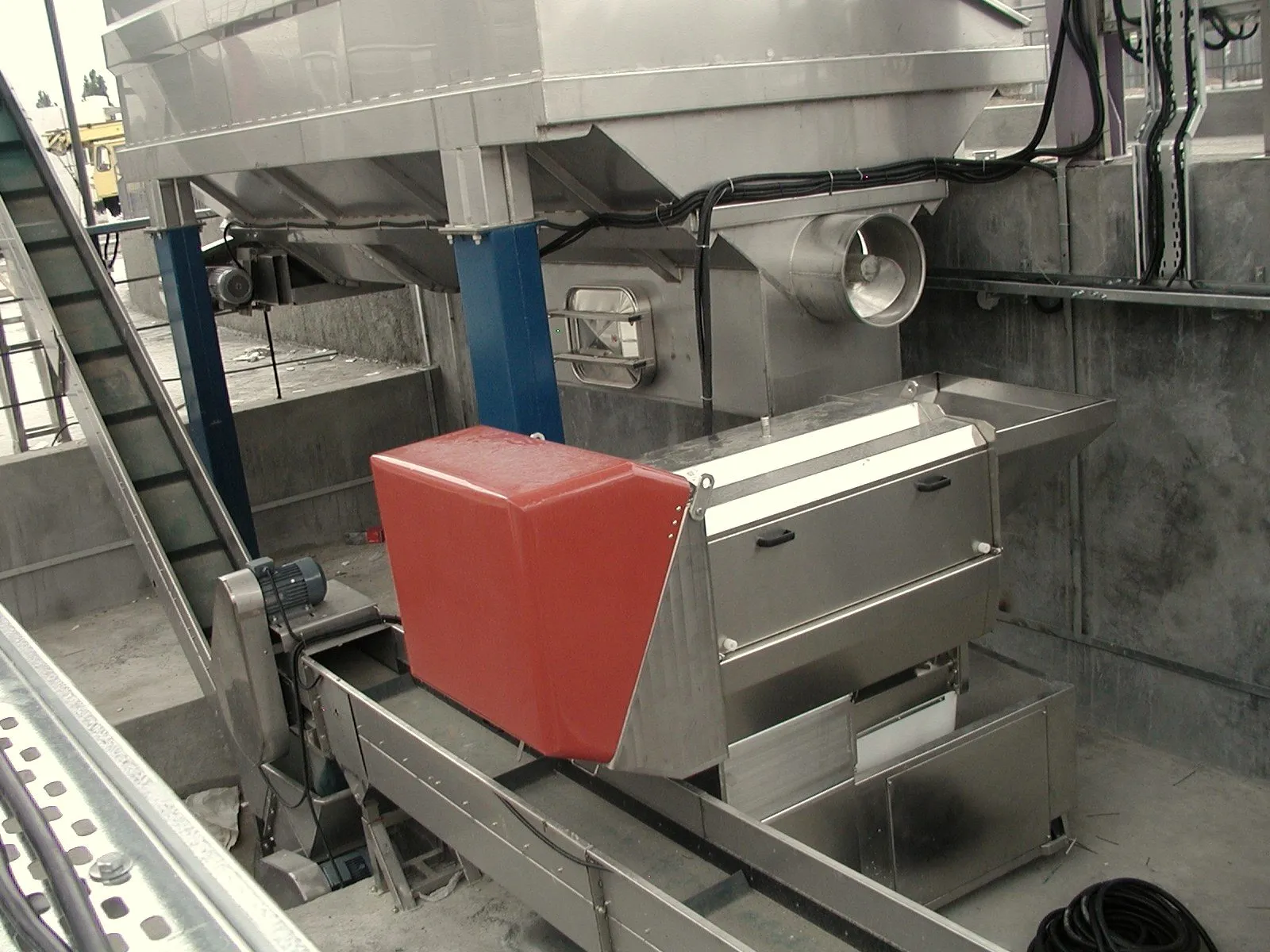Grape sorting and destemming line
